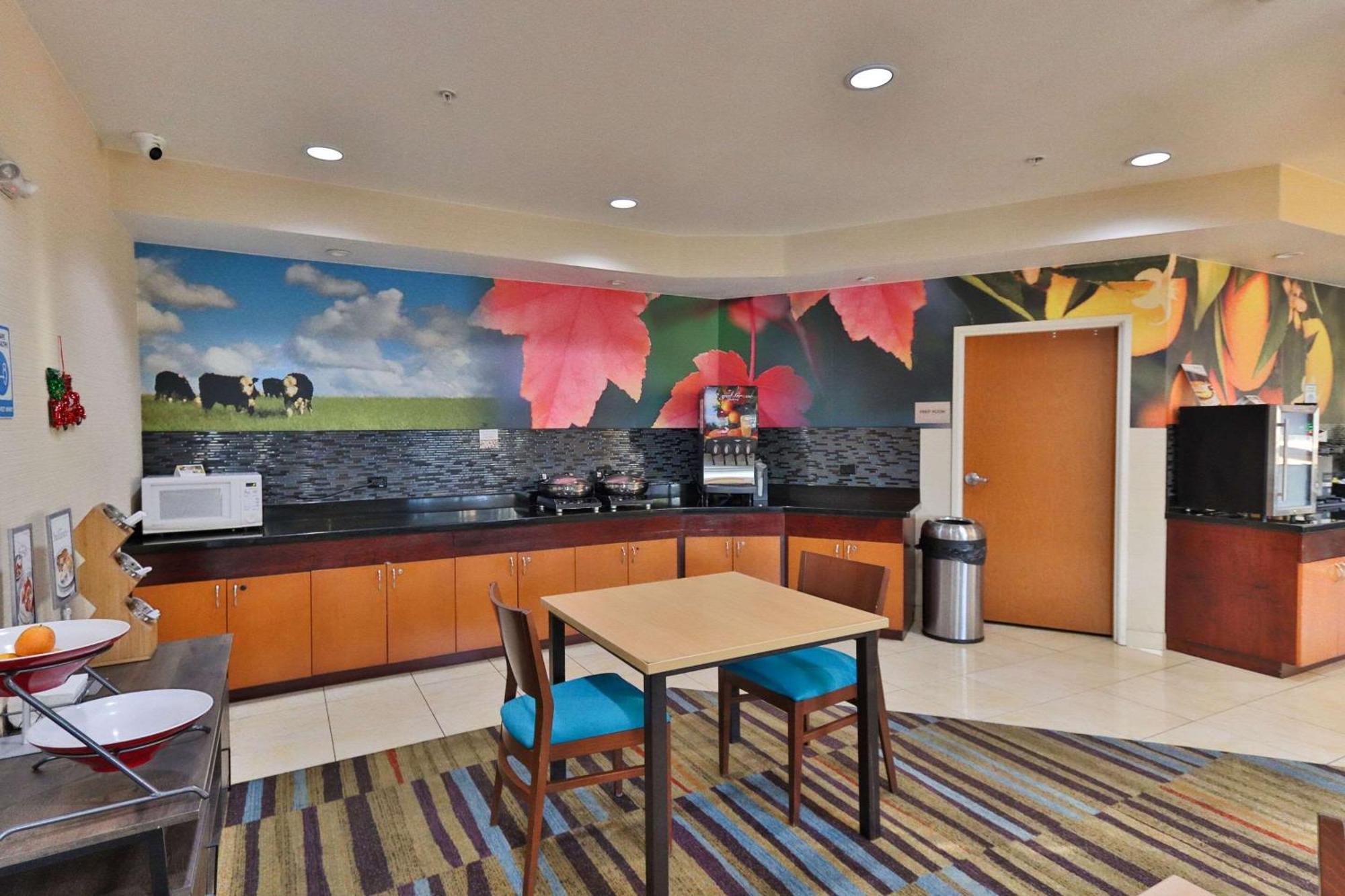Westfield Comfort Inn & Suites מראה חיצוני תמונה
