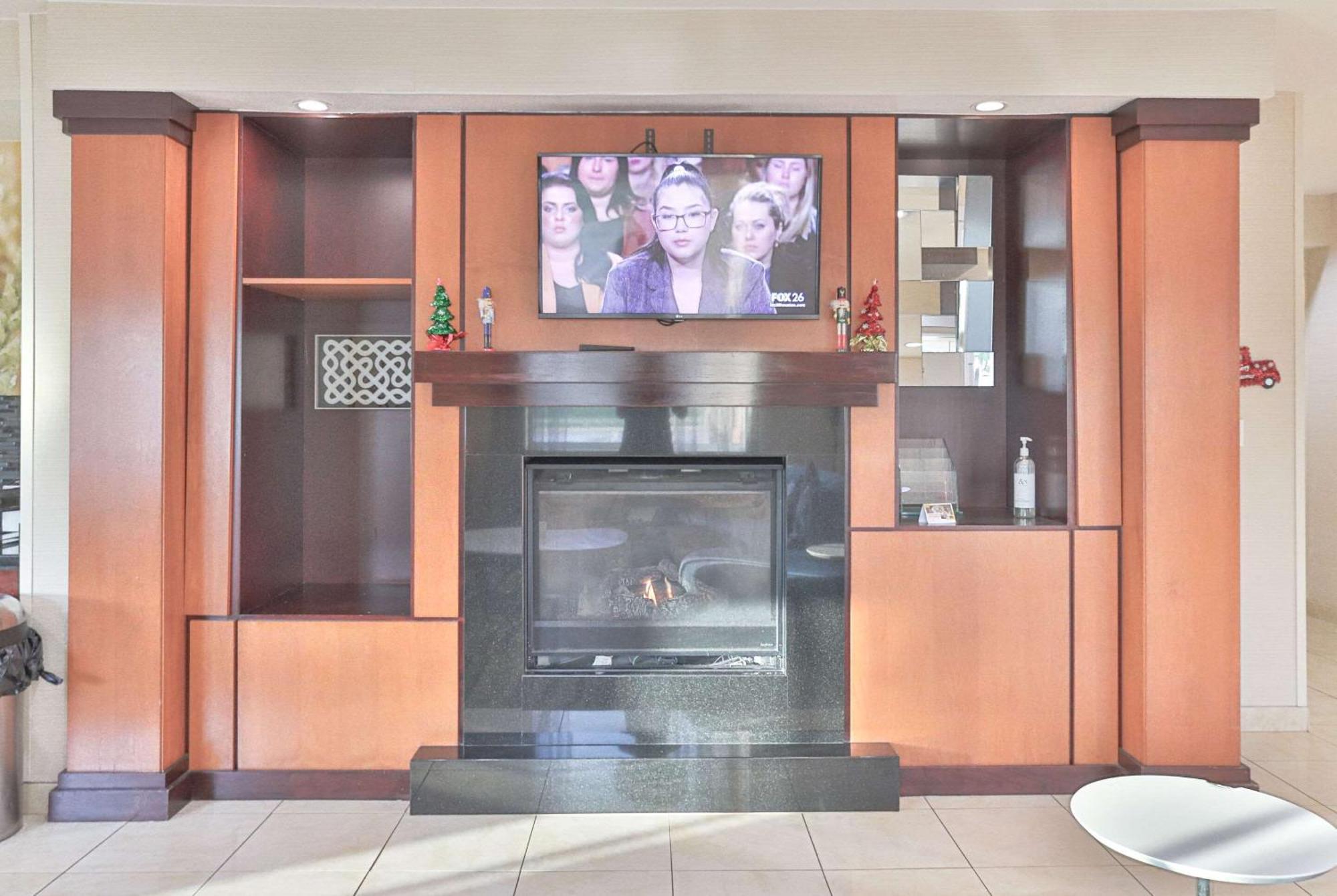 Westfield Comfort Inn & Suites מראה חיצוני תמונה