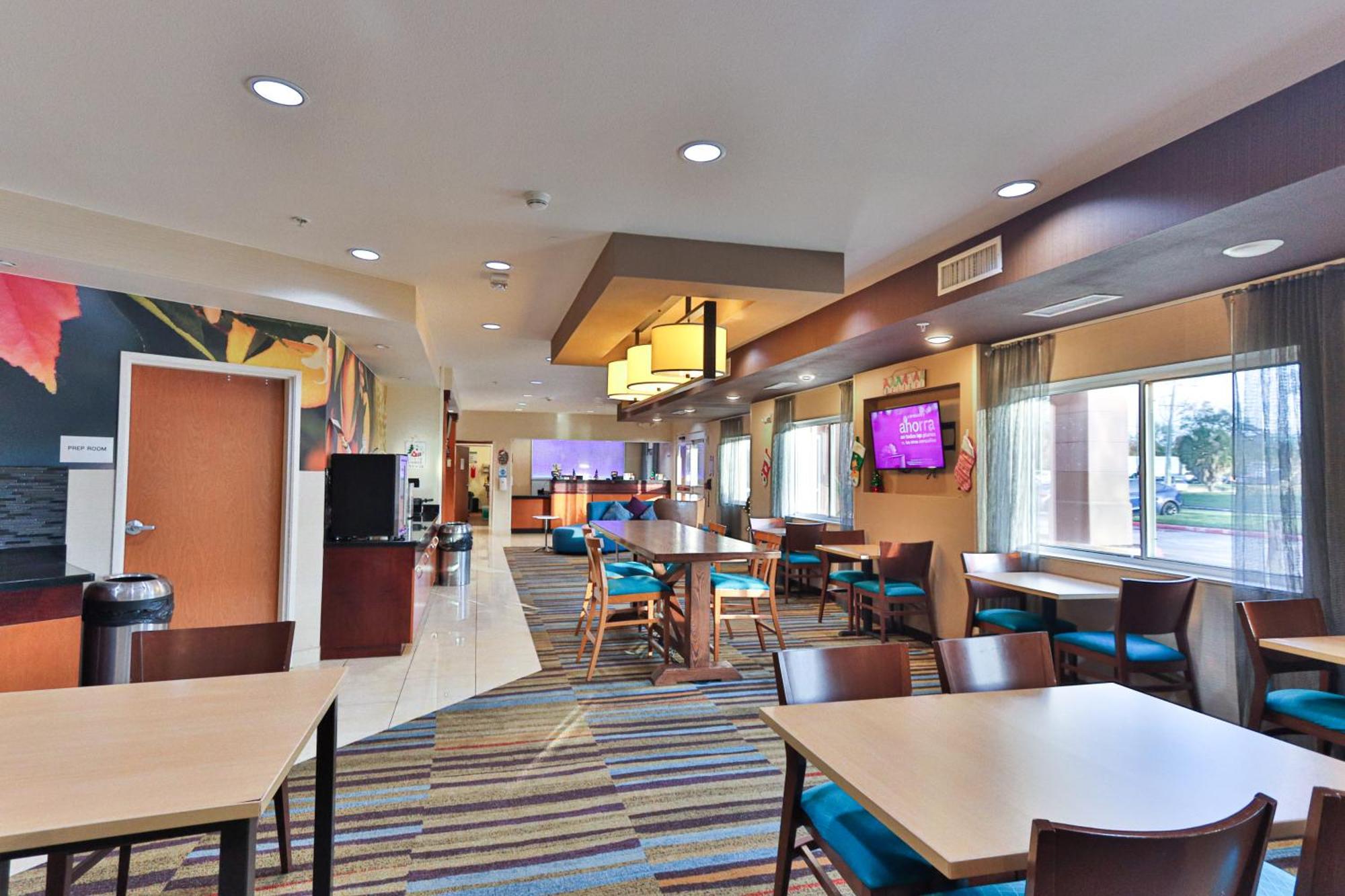 Westfield Comfort Inn & Suites מראה חיצוני תמונה