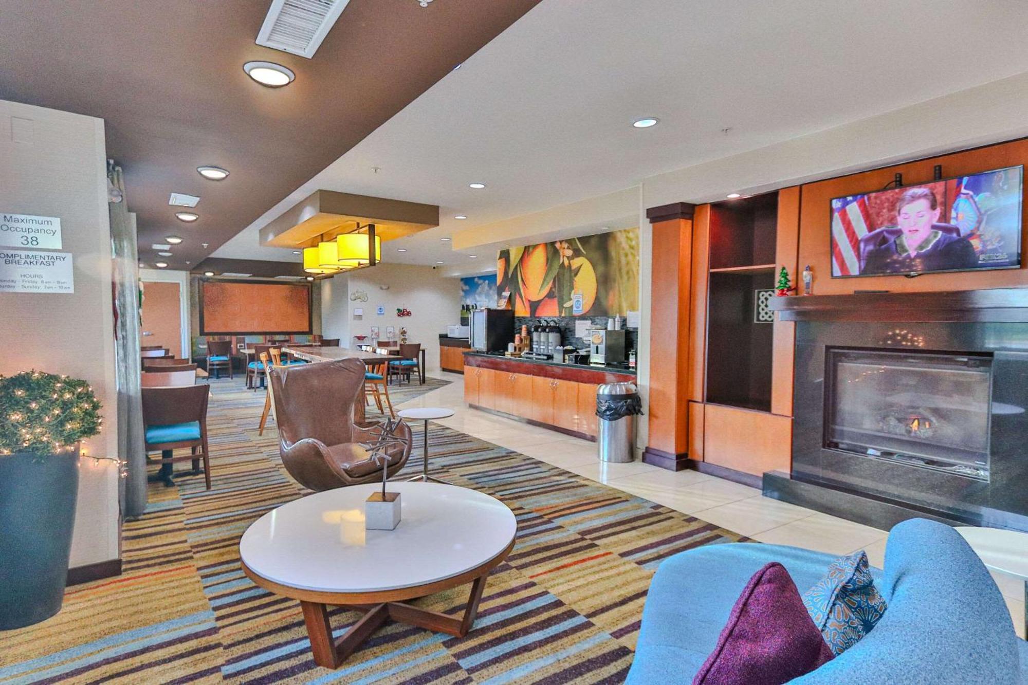 Westfield Comfort Inn & Suites מראה חיצוני תמונה